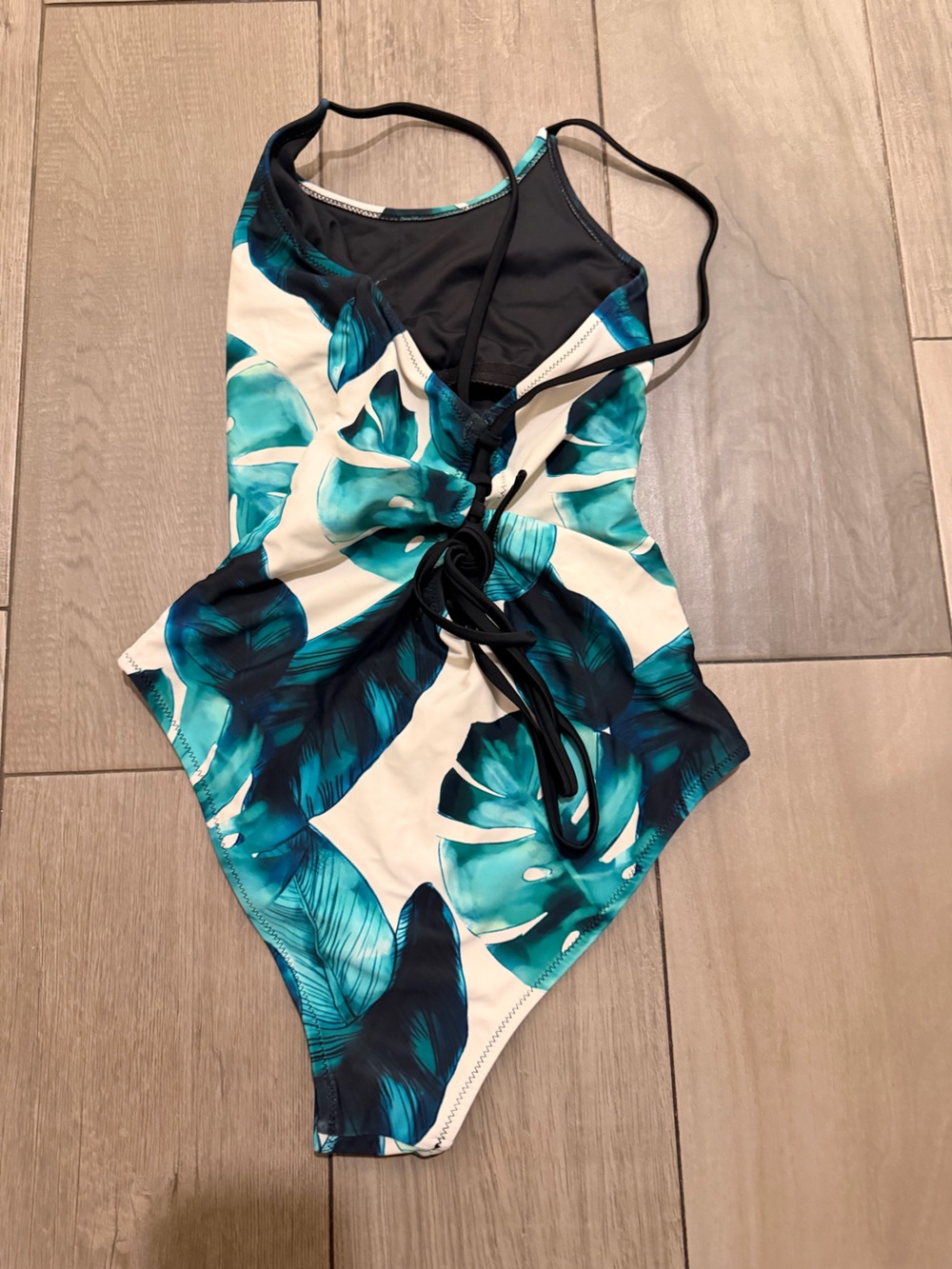 🌴 Teal & White Tropical Leaf One-Piece Swimsuit - Picture 3 of 7